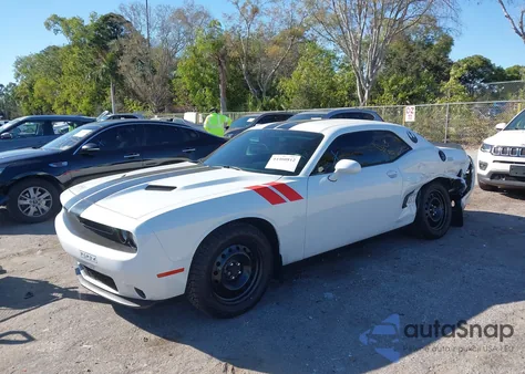 2021 Dodge Challenger Sxt z USA, uszkodzony, nr VIN 2C3CDZAG6MH513857